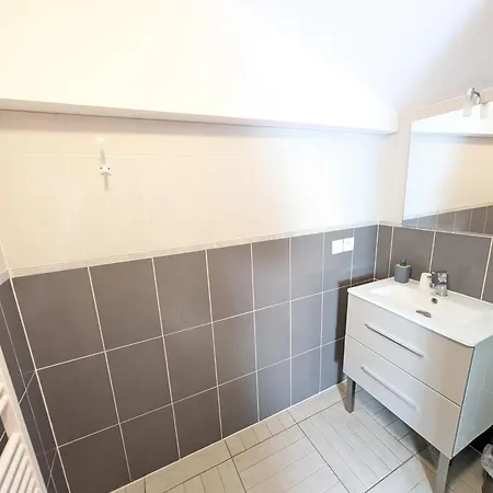 Etage1 Au Domaine Du Luth - Parking Gratuit - Cuisine Commune - 20 Min Aquascope Et Futuroscope Holiday home *