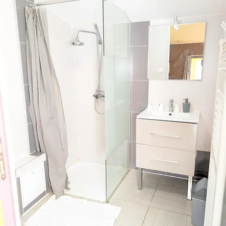 Дом отдыха Etage1 Au Domaine Du Luth - Parking Gratuit - Cuisine Commune - 20 Min Aquascope Et Futuroscope *